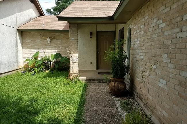 Building Photo - 6621 Honey Hl