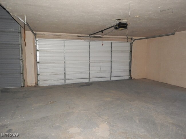 Building Photo - 2220 W Bell Vista Ave