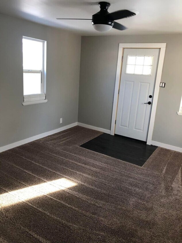 Building Photo - Charming 1 bed, 1 bath home featuring a fenced yard