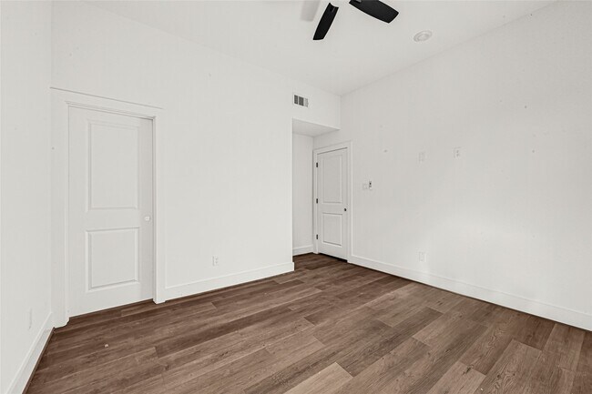 Foto del edificio - 422 Clinton Park St