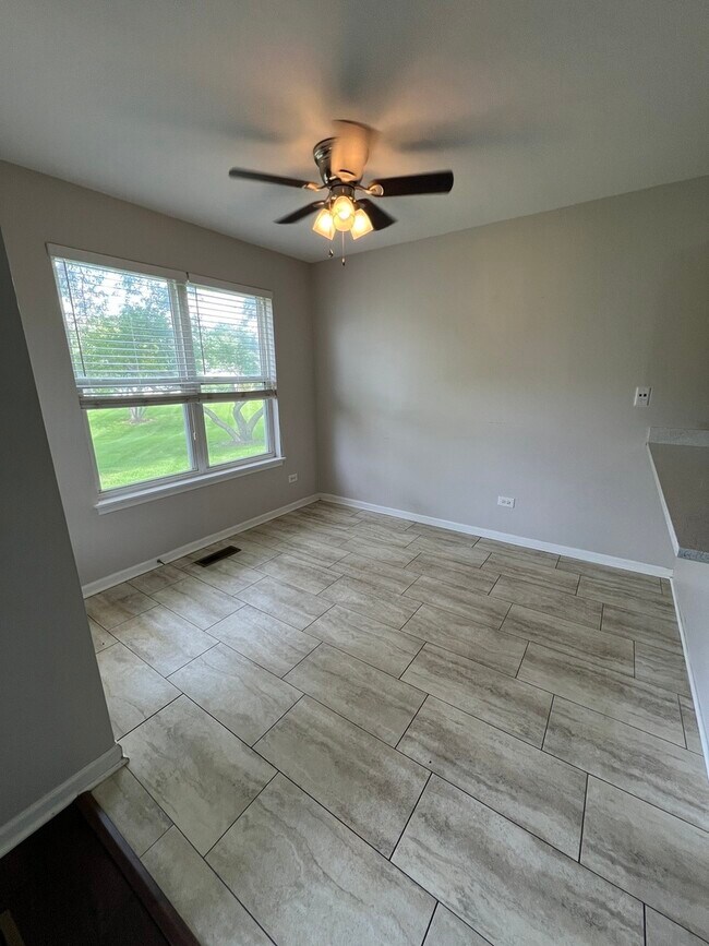 Foto del edificio - 358 Woodview Cir