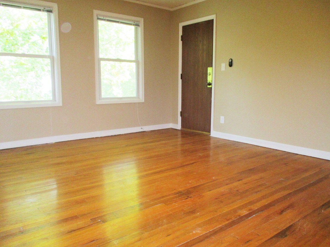 Living Room/Dining Room - 304 N 31st St