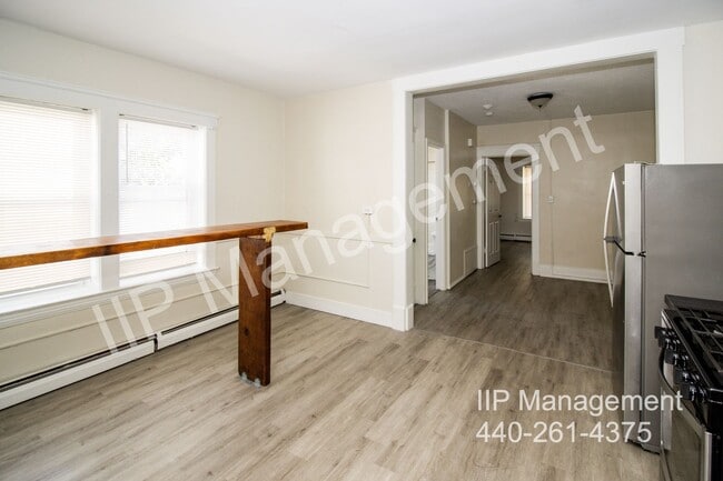 Building Photo - 1609 Lakewood Ave