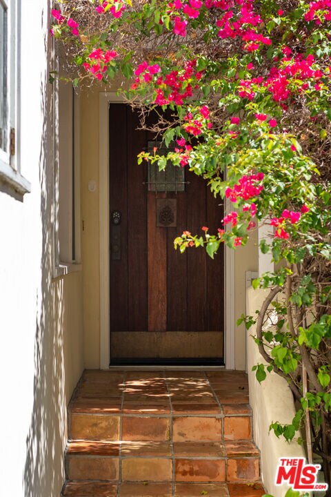 Foto del edificio - 8060 Woodland Ln