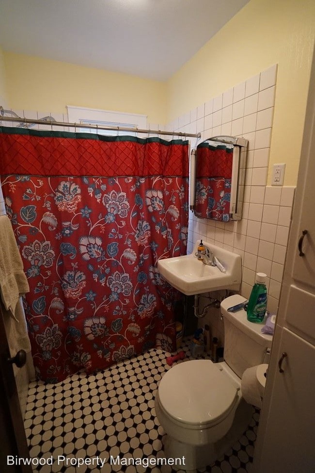 Building Photo - 2 br, 1 bath Apartment - 2309 Superior St.