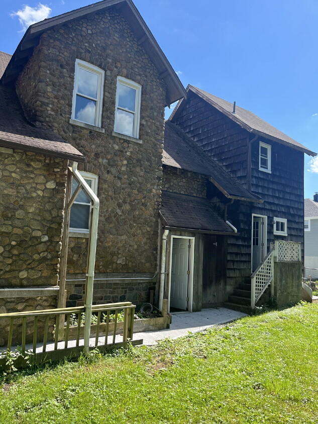 Building Photo - "Spacious 5-Bedroom Haven with 3 Full Baths in Kenvil, NJ – Your Dream Home Awaits at 447 Rt 46!"