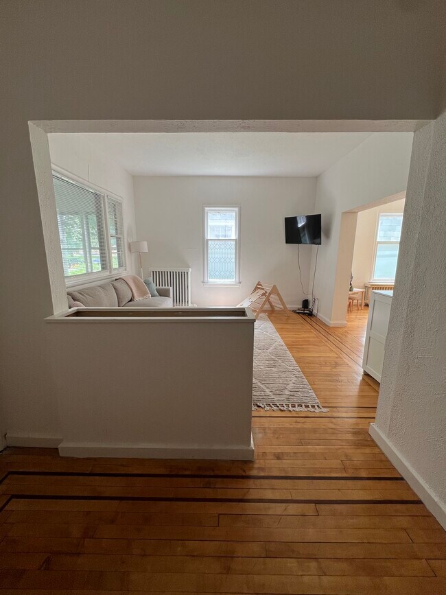 Building Photo - 1126 Jefferson St NE