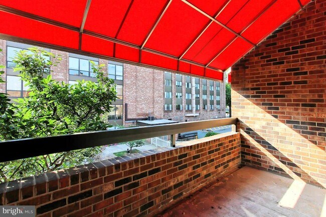 Foto del edificio - 1773 S Hayes St