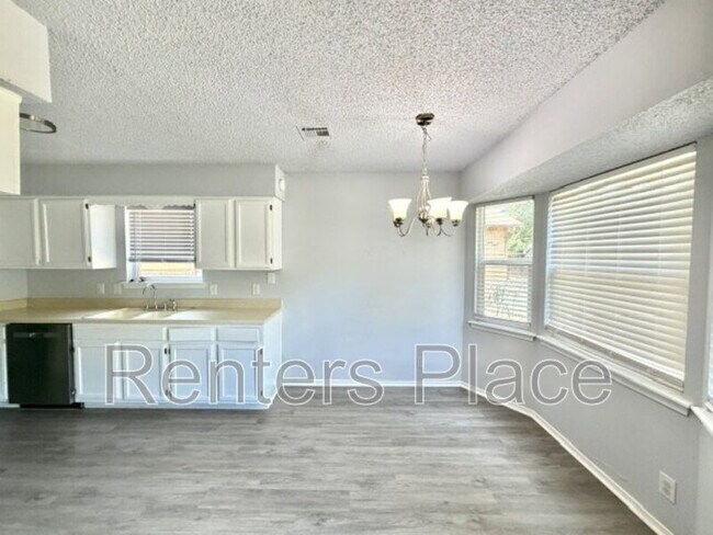 Foto del edificio - 1505 N Poplar Ave