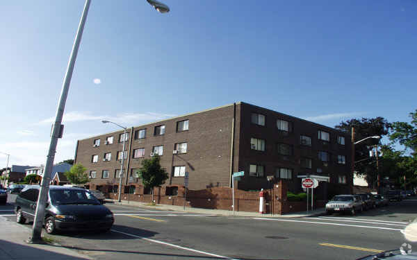 Building Photo - Everett Gardens
