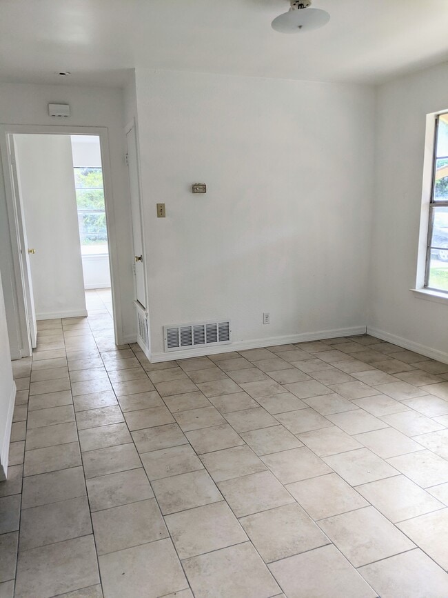 Living Area - 223 Baldwin Blvd