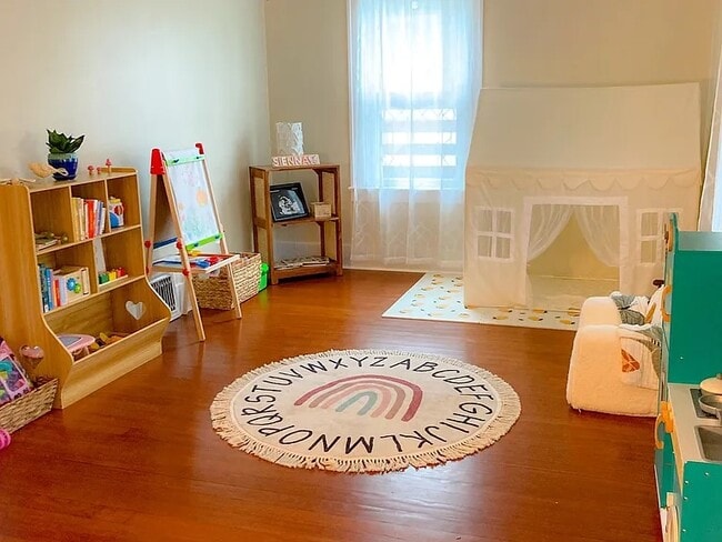 Building Photo - 303 Franklin St