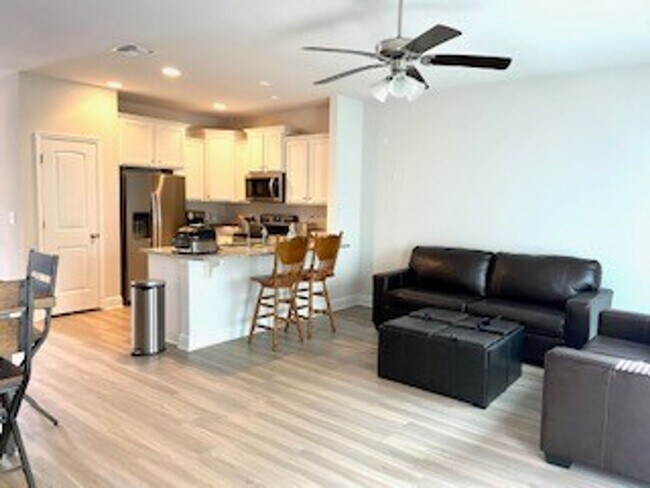 Foto del edificio - FURNISHED!!!  BEAUTIFUL 3 BEDROOM 2.5 BATH...