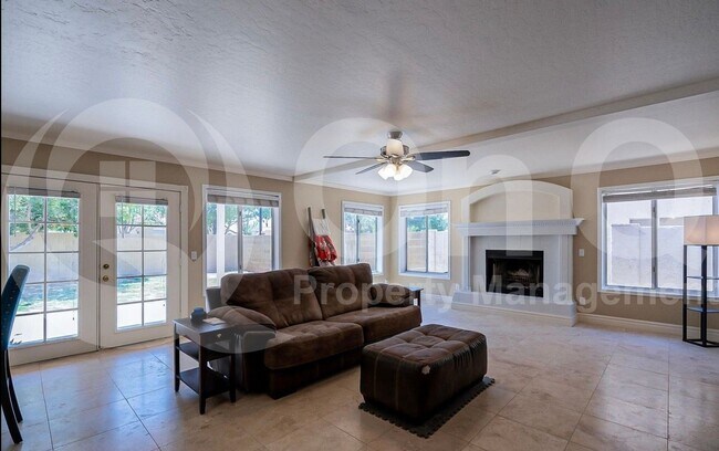 Foto del edificio - 877 W Shellfish Dr
