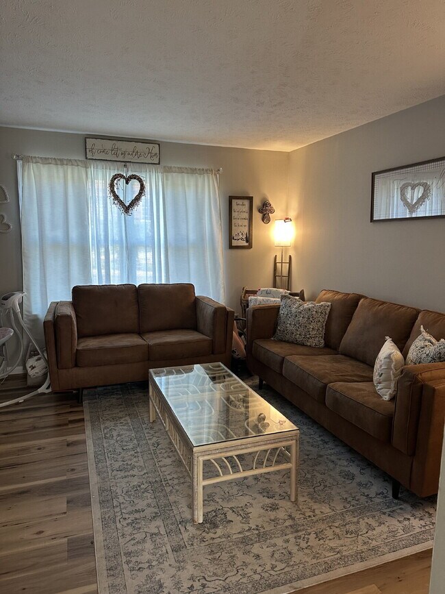 Foto del edificio - Newly Renovated 2-Bedroom Townhouse in Front Royal _ Pet Friendly well maintained home.