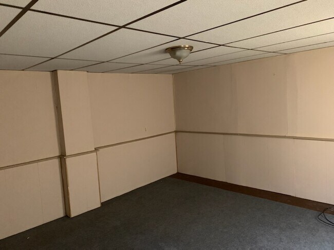 Living Room/Bedroom - 320 N Hyde Park Ave