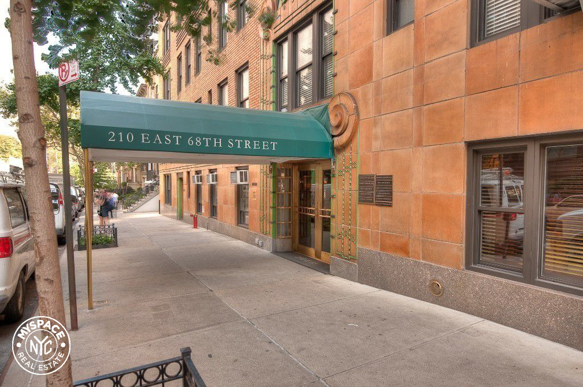 Foto principal - 210 E 68th St