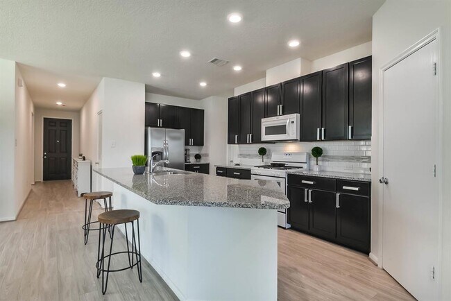 Building Photo - 25530 Brentmoor Dr