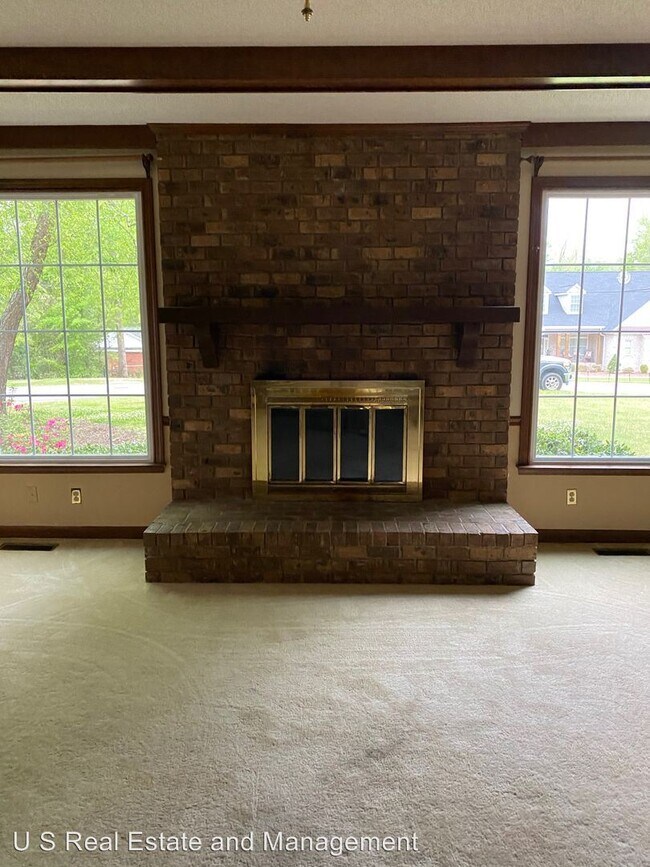 Building Photo - 700 S Parker Dr
