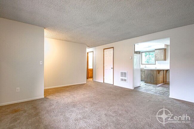 Building Photo - 711 NE 122nd Ave
