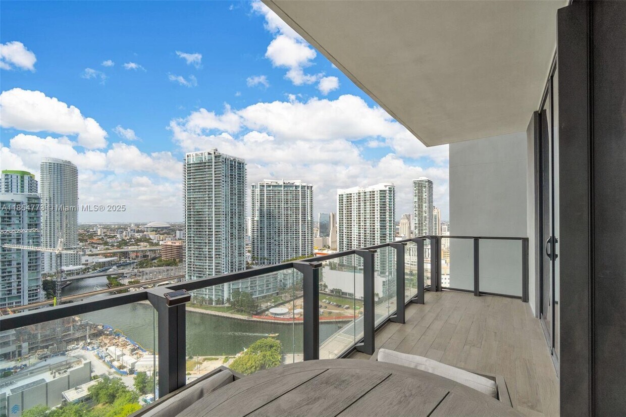 Foto principal - 68 SE 6th St