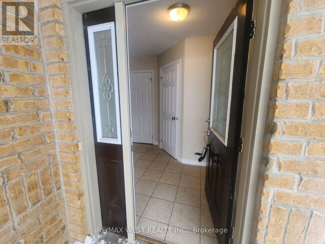 Building Photo - 213 King St S