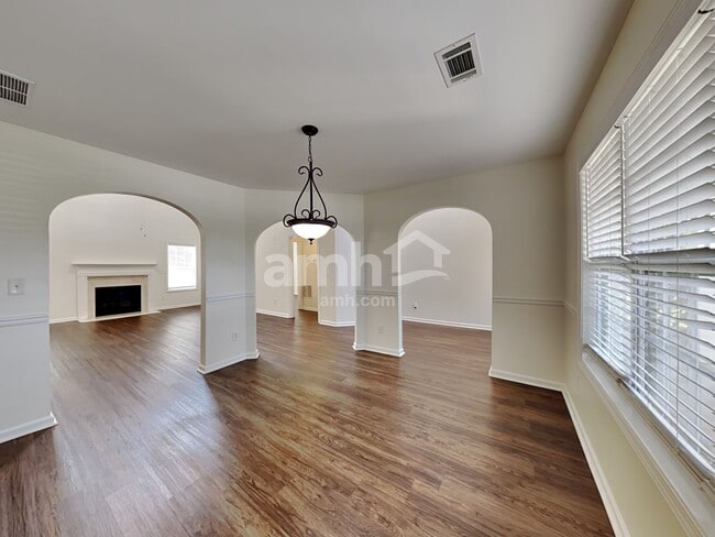 Building Photo - 6250 Mulberry Park Dr
