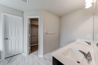 Building Photo - 2702 Golden Hills Ct