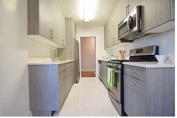 Foto del edificio - 1540 Pelham Pkwy S