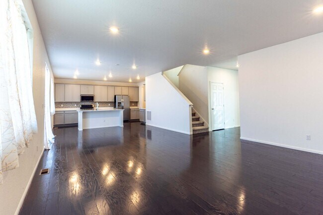 Building Photo - Available NOW! 4 Bedroom 3 Bath Beautiful Home