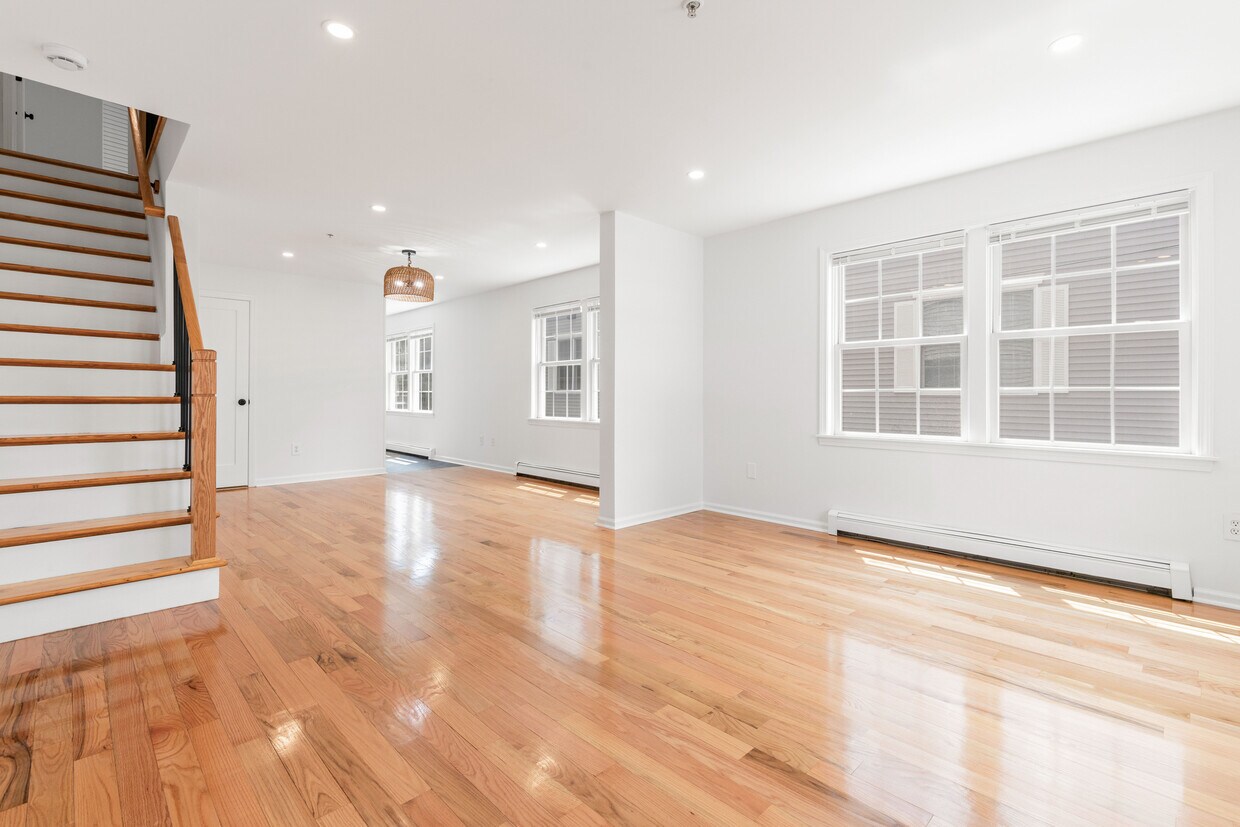 Primary Photo - 19 Maple Ave