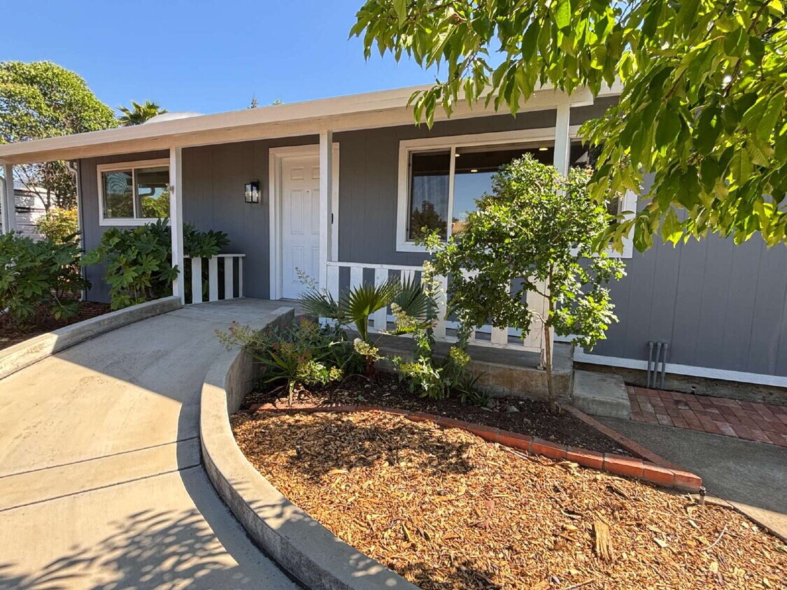 Primary Photo - Completely Renovated Concord Retreat: Cozy...