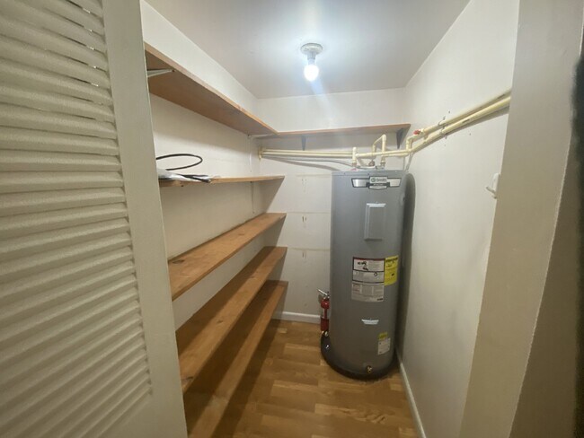 Building Photo - FOR RENT:  3 BEDROOM 2 BATH POOL HOME IN D...