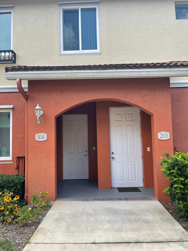 Main Entrance - 51 SE Sedona Cir