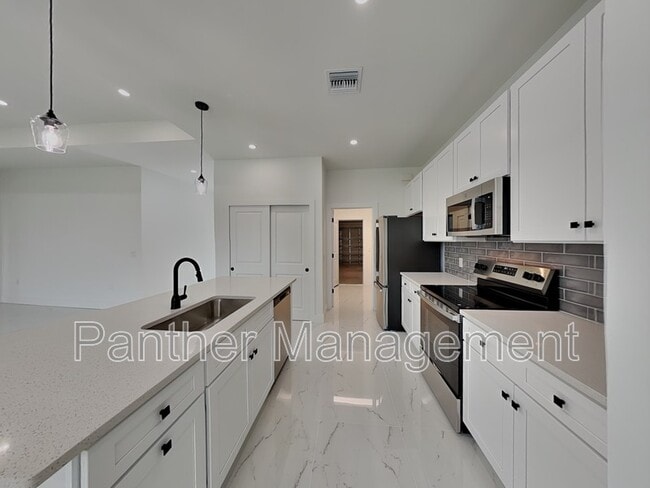 Building Photo - 2309 NE 39th St