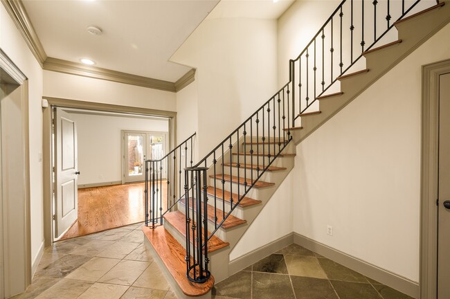 Building Photo - 1655 Castle Ct