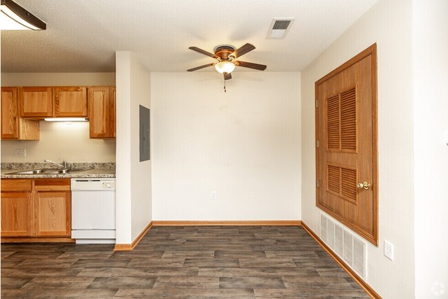 Interior Photo - Pineview