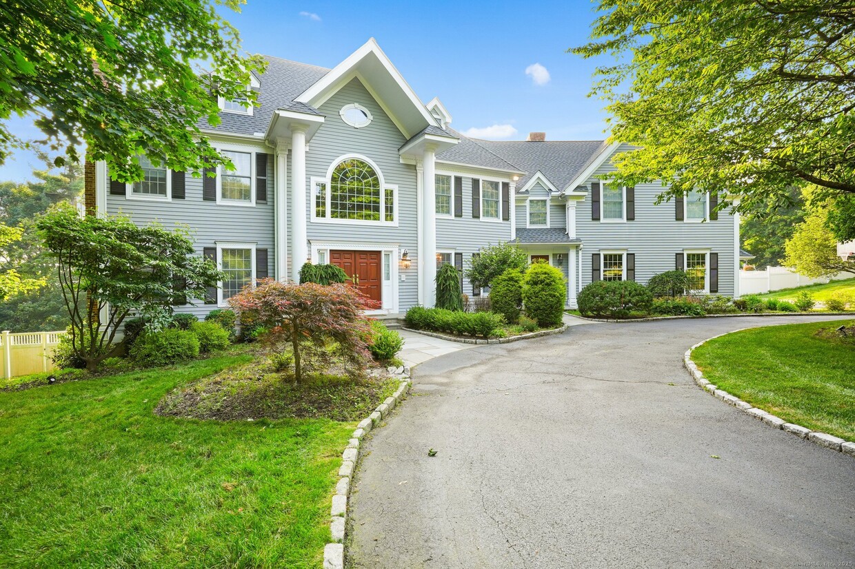 Foto principal - 65 Pine Ridge Rd
