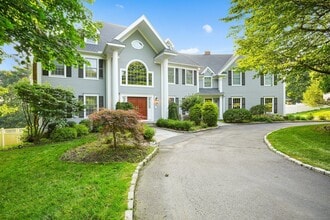 Building Photo - 65 Pine Ridge Rd