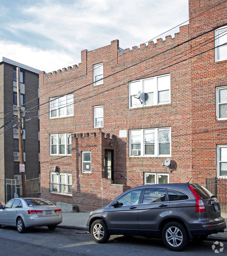 Primary Photo - 132 Highland Ave