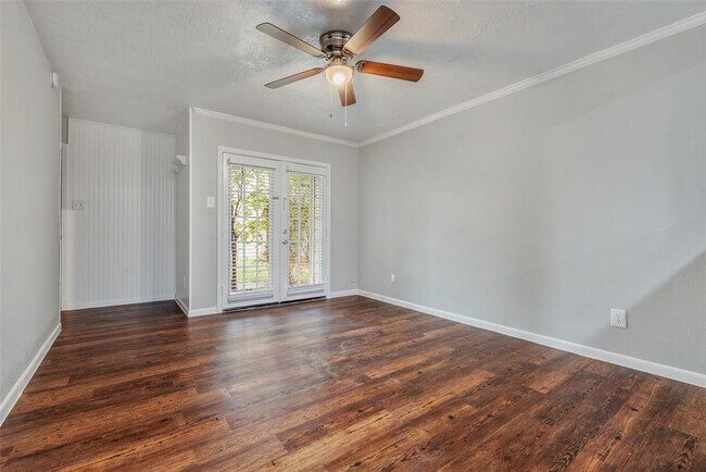Building Photo - 1403 Airline Dr