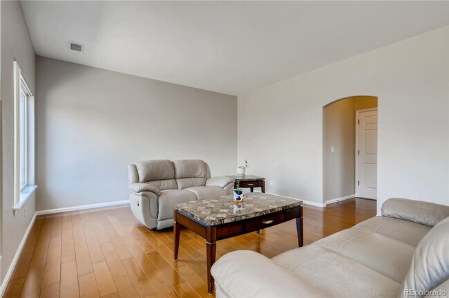 Foto del edificio - Beautiful 4 bedroom 3.5 bathroom single fa...
