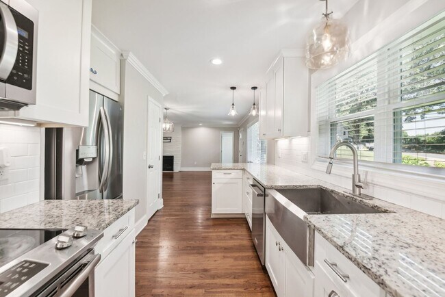 Foto del edificio - Charming 3BR House in Charlotte