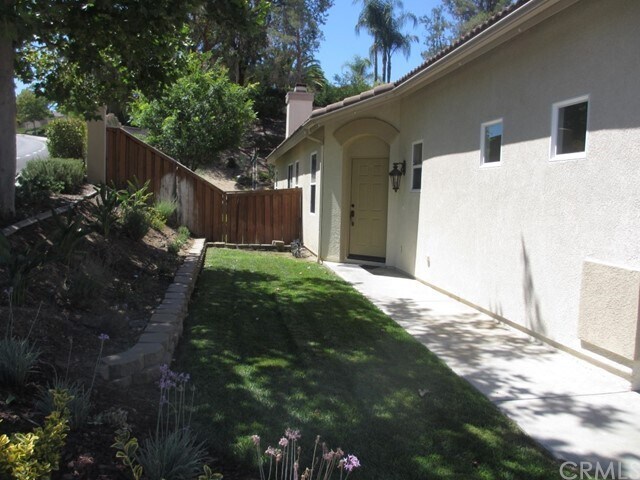 Building Photo - 31075 Oakhill Dr