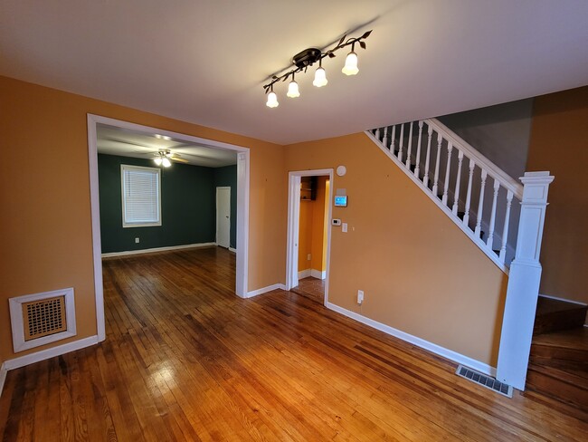 Building Photo - 5614 Birchwood Ave