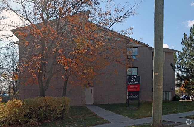 Building Photo - 37 Rykert St
