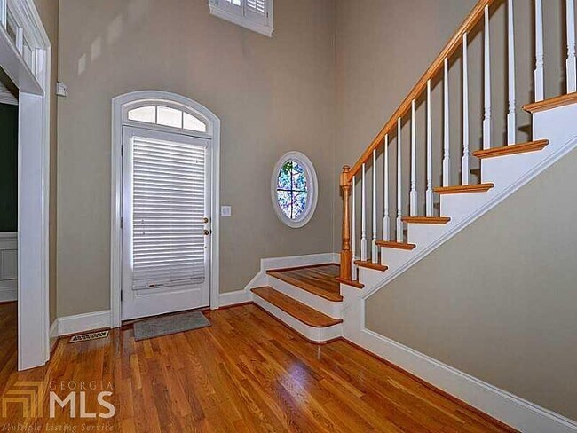 Building Photo - 2114 Spring Hill Ct SE