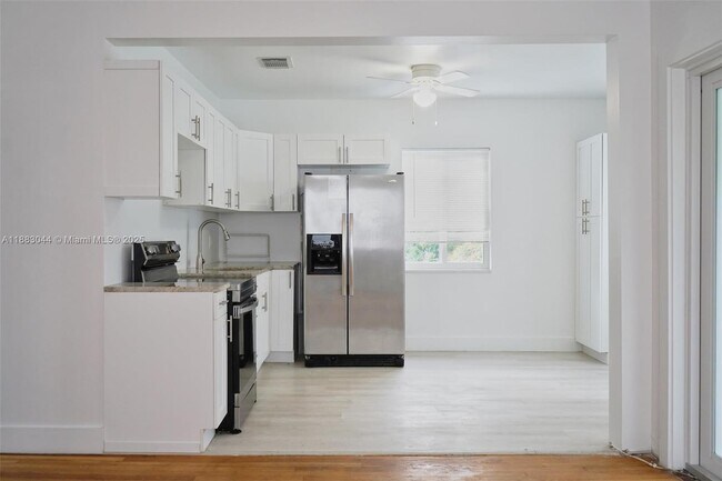 Foto del edificio - 3770 SW 27th St