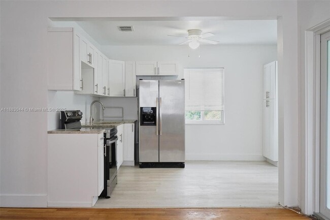 Building Photo - 3770 SW 27th St