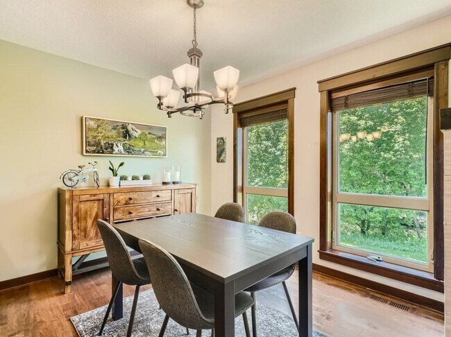 Foto del edificio - Rare 4 bed 4 bath home in elk river for lease this time of year!!! Get it while you can!